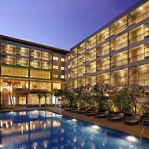 holiday-inn-express-bali-raya-kuta-hotel.hotelsseminyak.net/